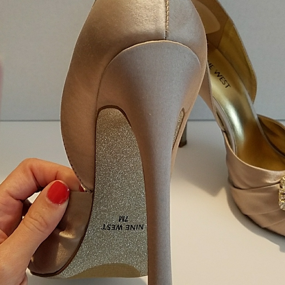 Shoes - Picture 3 of 4
